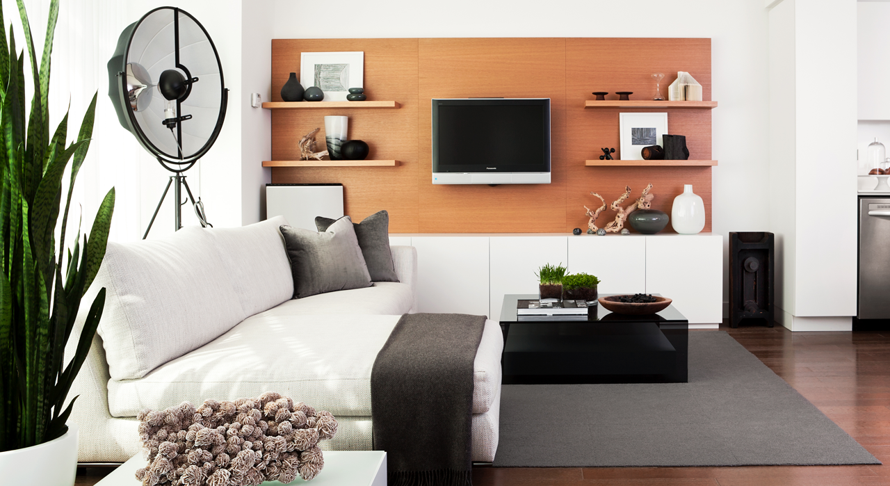 RYU Design livingroom with custom  white lacquer and oak entertainment unit and accessories